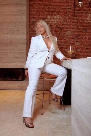 Maya Ricci — 2 / 12