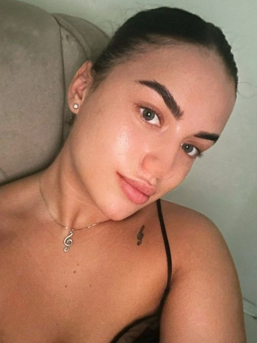 Adelina — 3 / 7