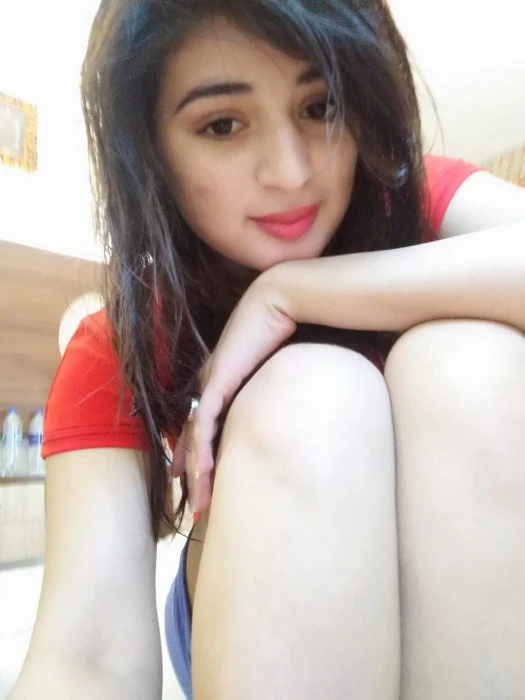 Eman Khan — 4 / 5