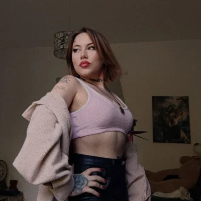 Lilly Freches Schulmadchen, Escort, Essen