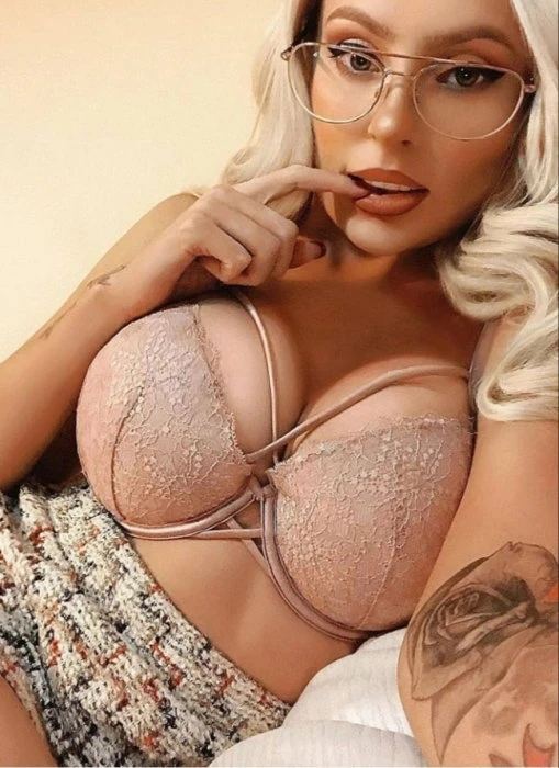 Jennie Love, Escort, Doha