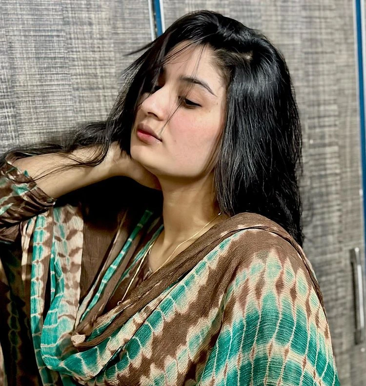 Mehwish, Escort, Karachi