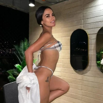 Milka, Escort, Bordeaux