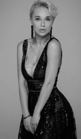 Sorana Feurige Blondine — 1 / 9