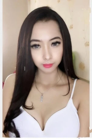 Arnia Putri — 2 / 3