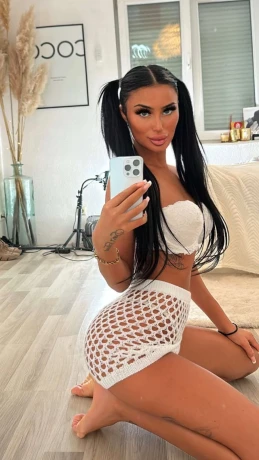 Dilara Versaute 18j — 1 / 3