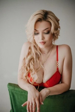 Brianna — 3 / 4