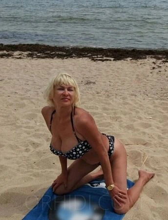 SOPHIE HAUSFRAU MIT SEXY RAUER STIMME — 10 / 15