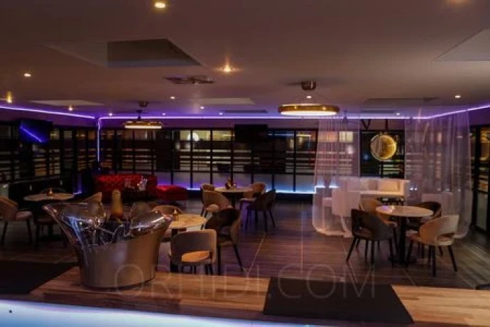 Charlies Hamburg — 8 / 18