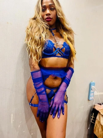 Naomi Perez — 1 / 12