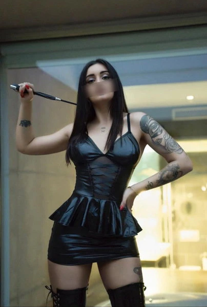 Domina Delia — 7 / 8