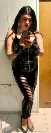 Lady Isabell — 1 / 10