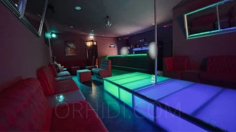 Royal Eros — 5 / 9