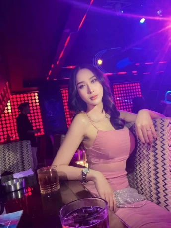 Sia Shemale — 6 / 8