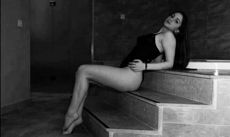 Ariana Paradise — 1 / 3