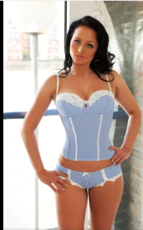 Sexy Pamelaa — 2 / 4