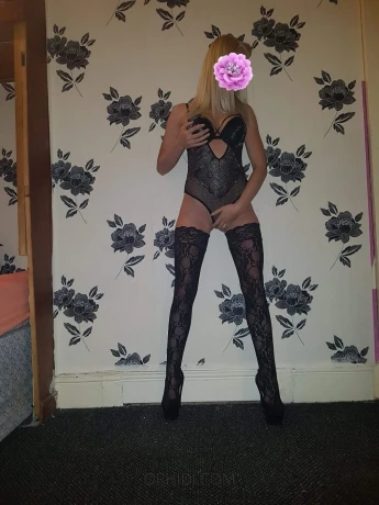 Student Bella — 8 / 12