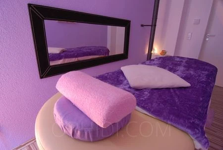 Claudia Massage — 9 / 11
