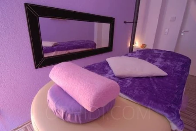 Claudia Massage — 9 / 11