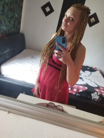 Larissa Ganz Neu — 2 / 3