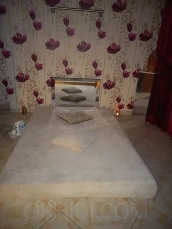 Massage Lounge — 2 / 5