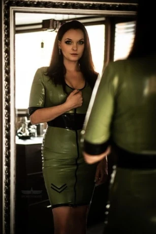 Lady Vivien Blue — 4 / 9