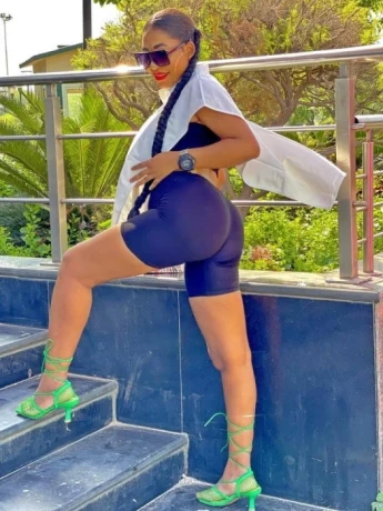 Lady Biaca — 2 / 3