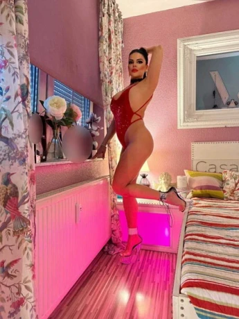 Karla Im Casa Bella 4 — 6 / 14