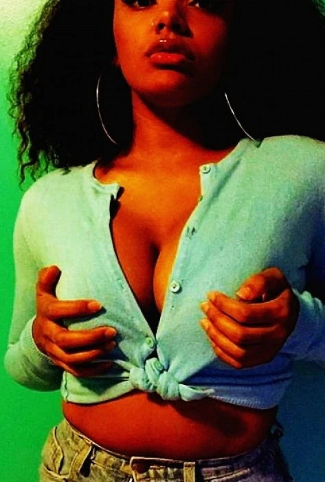 Mimi, Escort, Accra