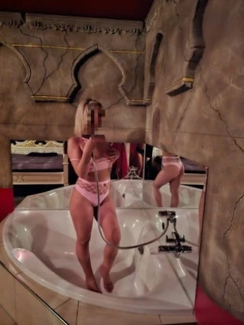 Melaniesexy — 2 / 4