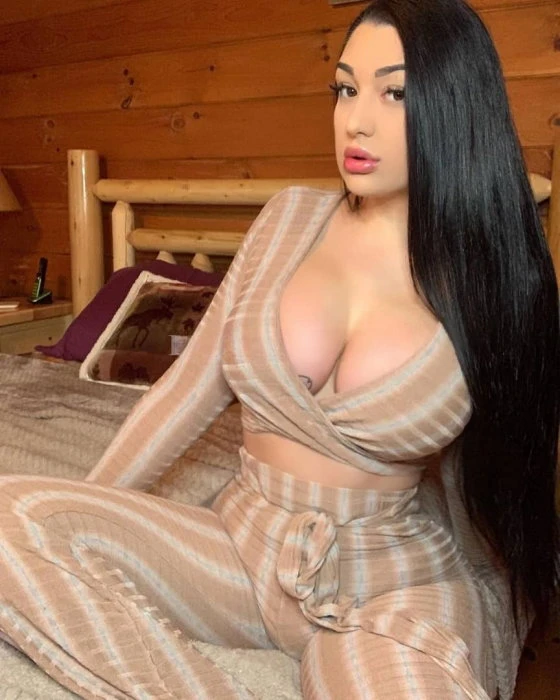 Deborah, Escort, Al Wukayr