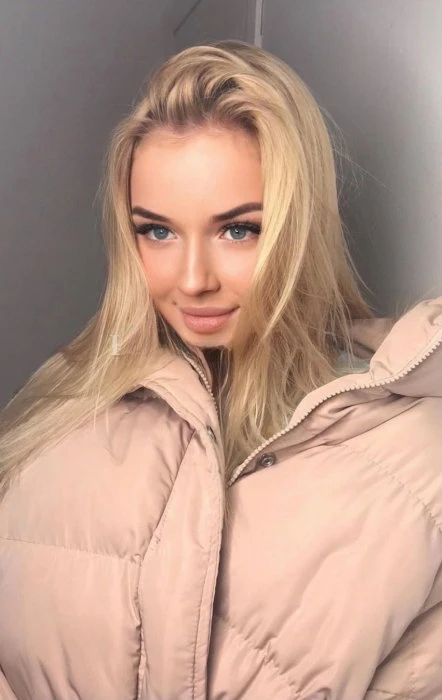 Lana — 2 / 5