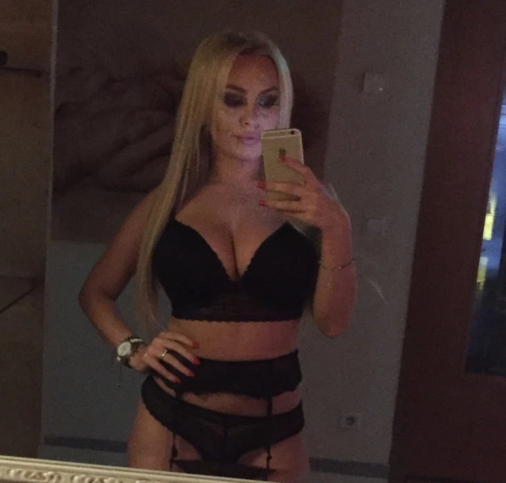 Nicolle, Escort, Singapore