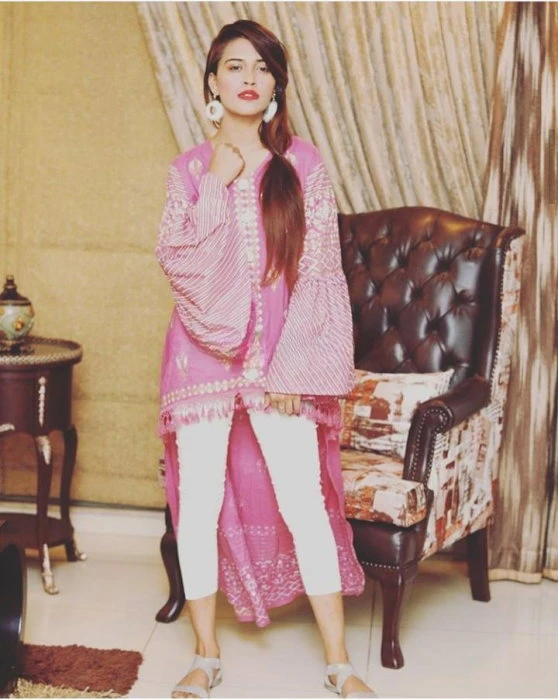 Sobia Khan — 4 / 5