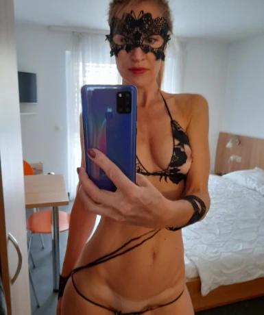 Top Frau Aus Russland Top Service Alles Dabei Crazy Partyxxx Massage Escort — 3 / 5
