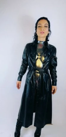 Mistress Komplizin Cloe — 2 / 6