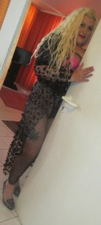 Emmy Im Penthouse — 2 / 4