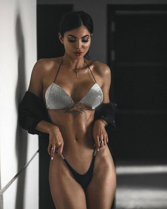 Karolina — 1 / 6