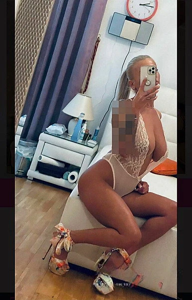 Daniela — 2 / 3