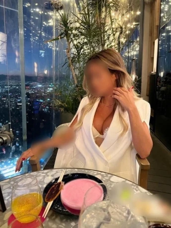 Kim Camilla — 4 / 5