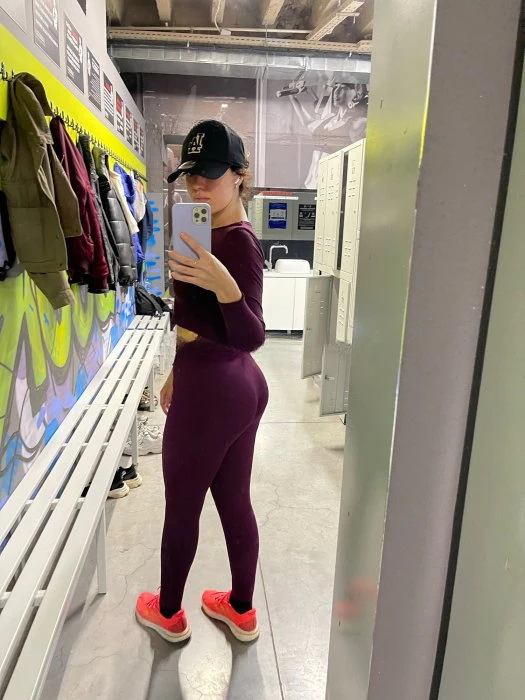 Lara — 4 / 7