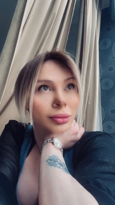 Adreana Naz — 4 / 6