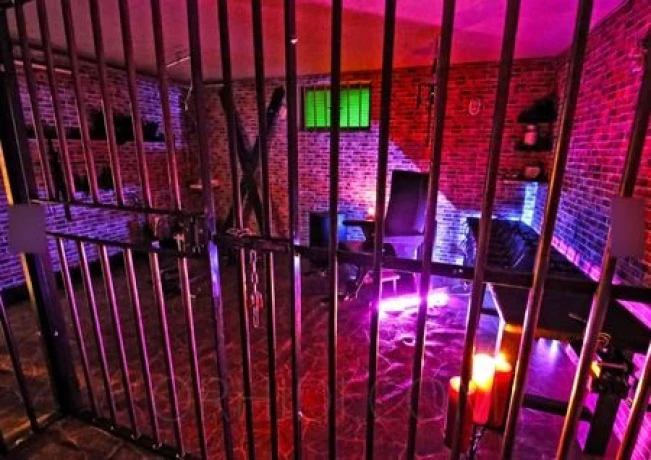 Heaven&Hell Domina Erotikhaus — 18 / 23