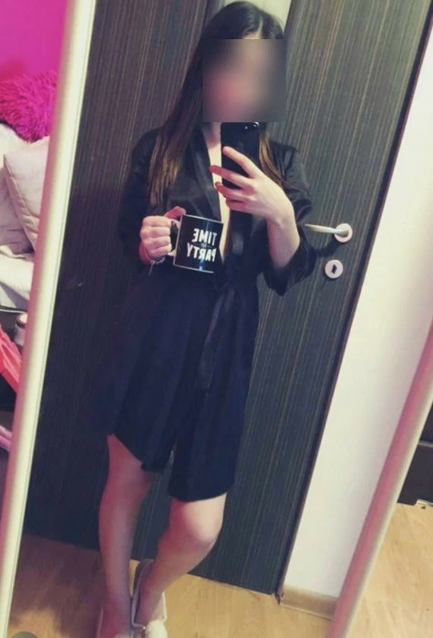 Mia — 4 / 6