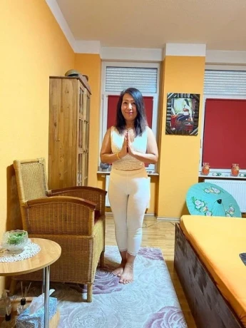 Lynn Erotische Massage Mit Nippelspiel — 1 / 4