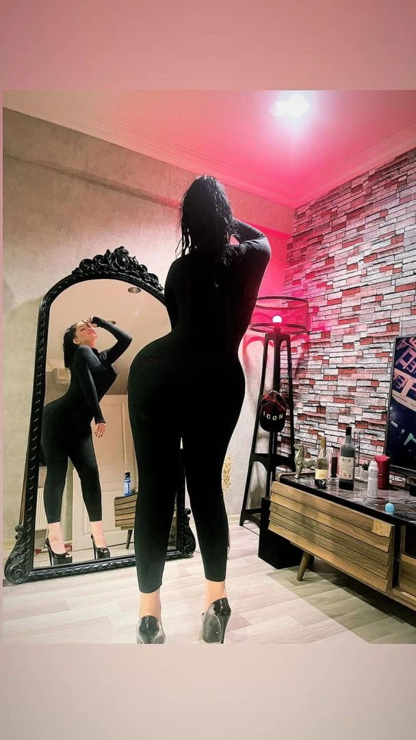 Adamesee, Escort, Istanbul
