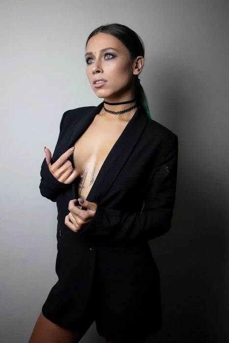 Alana — 2 / 13