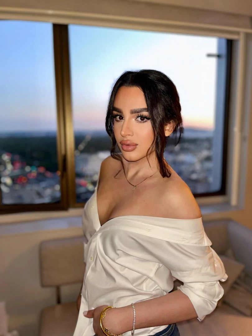 Bella Bellucci, Escort, Paris