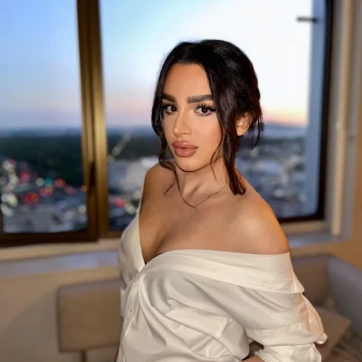 Bella Bellucci, Escort, Paris