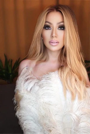 Delicious Courtesan — 2 / 8